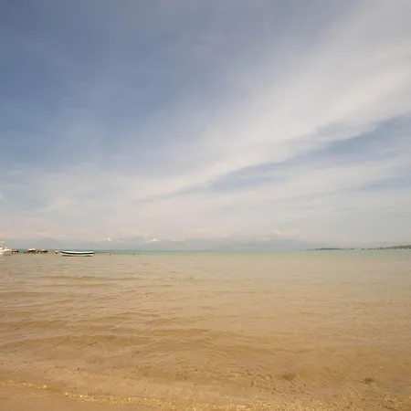 Paradise Village 아파트호텔