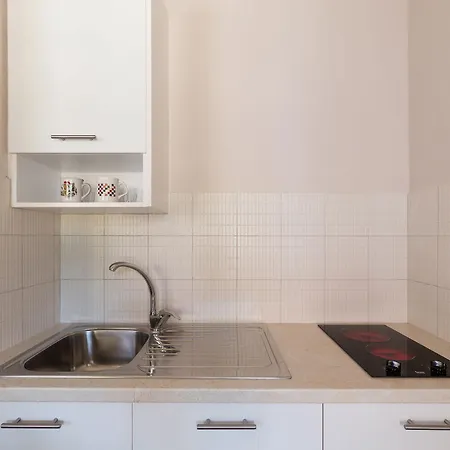 Paradise Village 아파트호텔