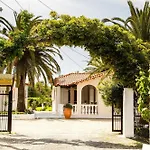 Paradise Village מלון דירות 3*