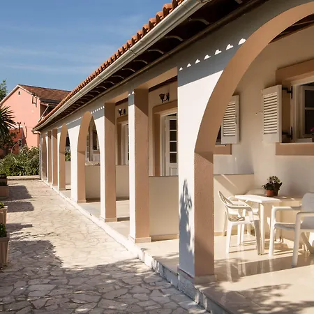 Paradise Village מלון דירות